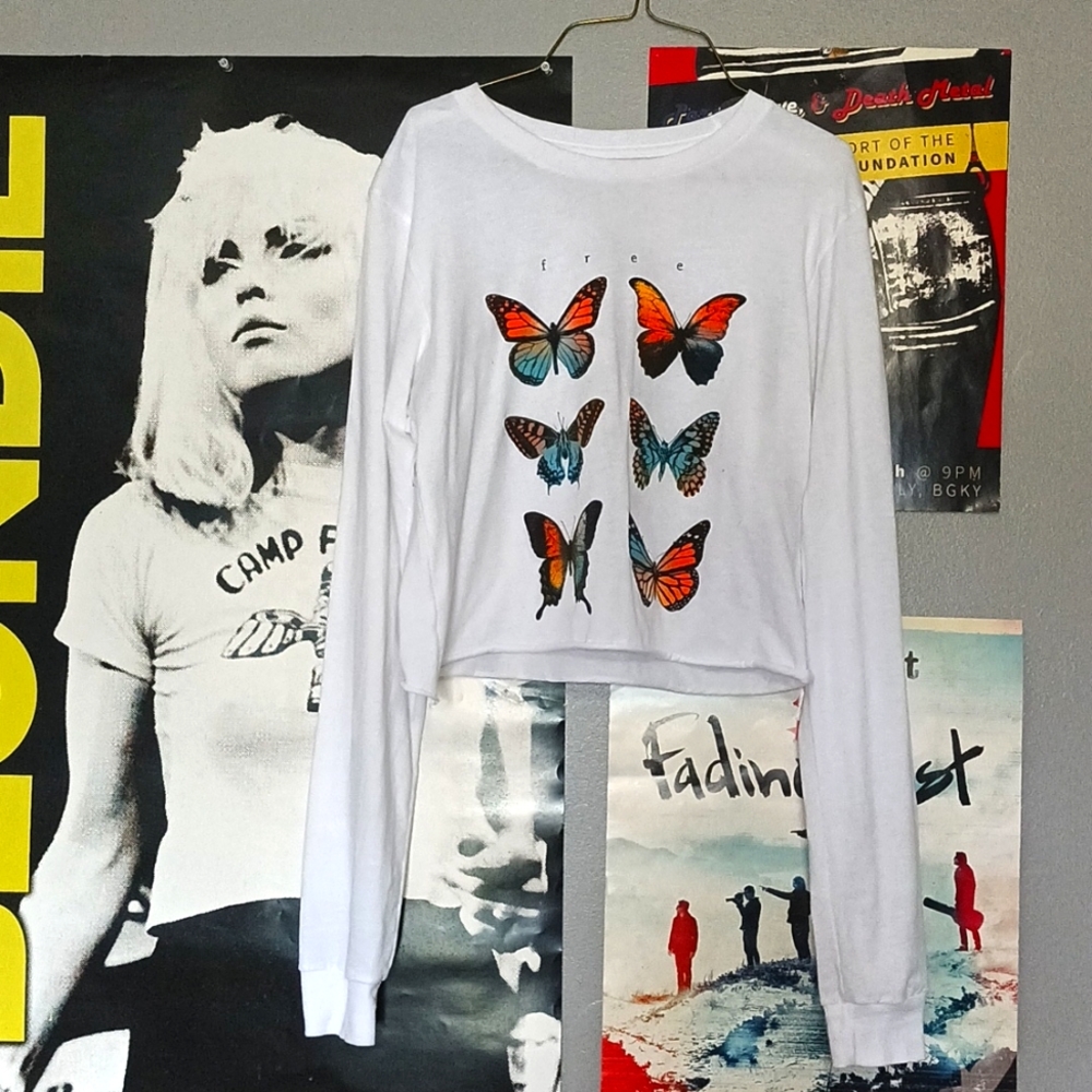 Long sleeved butterfly crop top size small 🦋